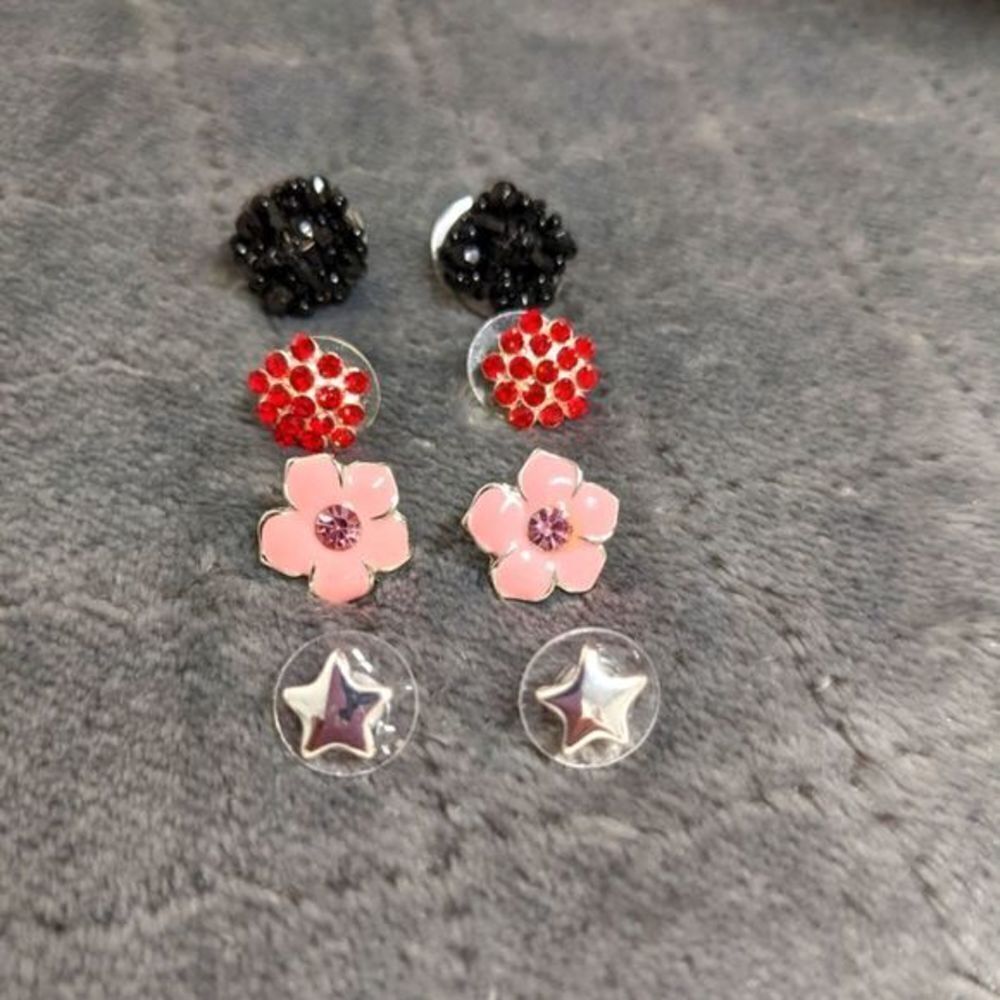 Vintage (4) Pair Bundle-Small Stud, Beaded, Rhinestone & Enamel Pierced Earrings - Picture 13 of 14